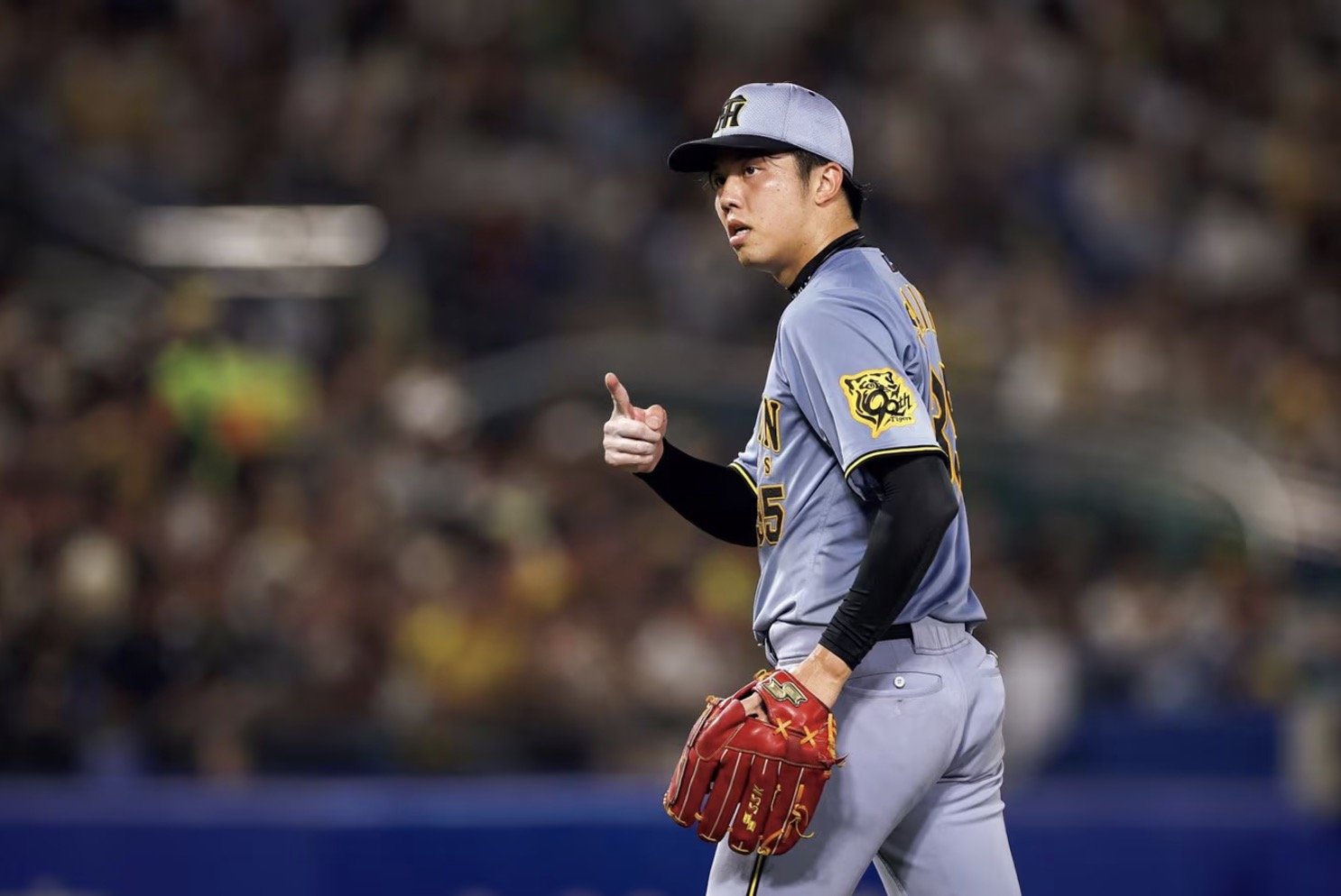 才木浩人（さいき・ひろと）1988年11月7日生、兵庫県出身。須磨翔風高から'17年、ドラフト3位で阪神入団。'18年に初勝利。'20年に右ひじ手術後、一度は育成契約に。'22年に復帰。'24年は13勝し4完投3完封はリーグ最多タイ。'25年は12勝6敗、最優秀防御率（1.55）のタイトル獲得。189cm、90kg　©JIJI PRESS