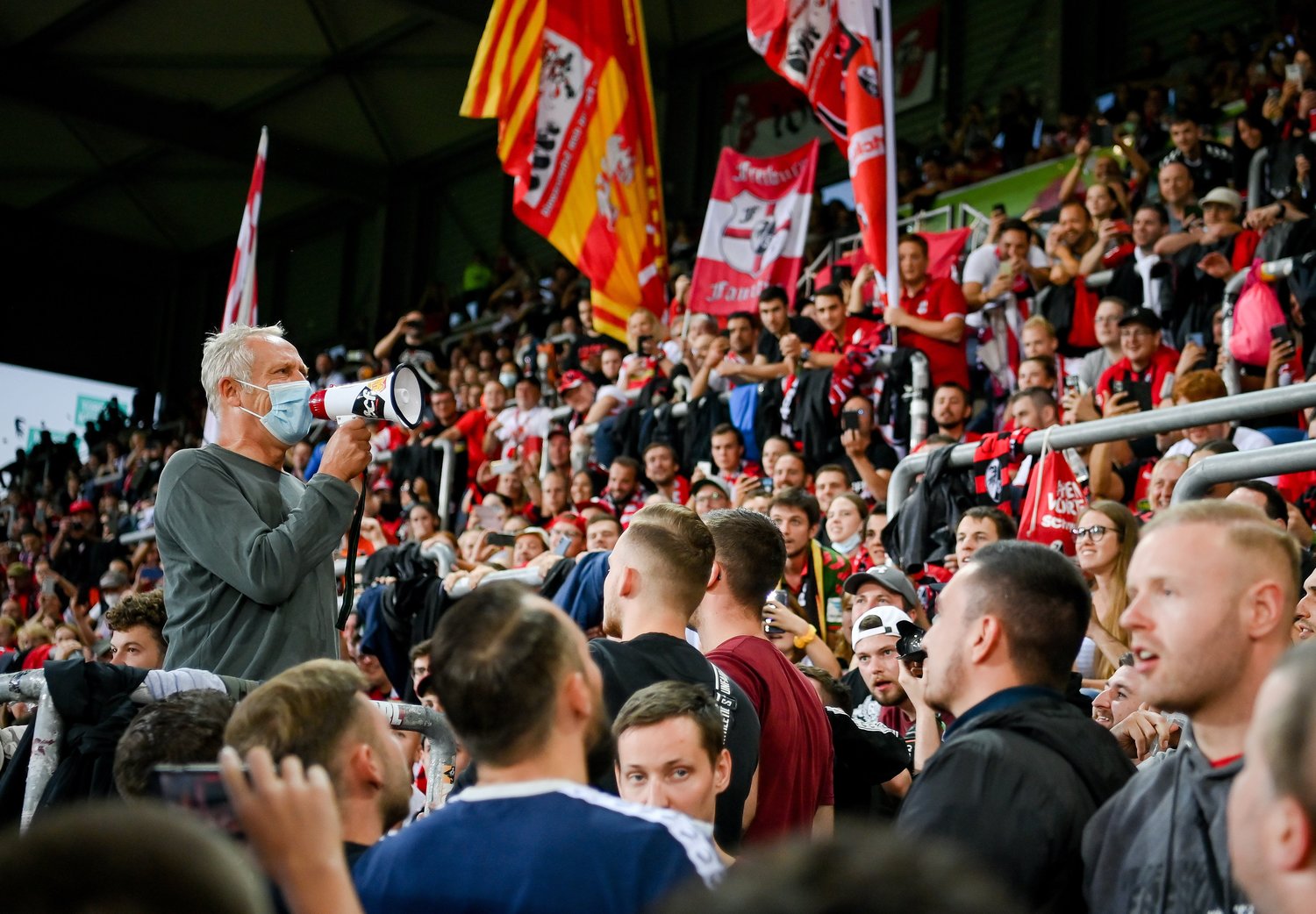 妥協を許さず、丁寧な仕事をこなすシュトライヒ監督は、フライブルクのサポーターからも愛されている©Getty Images