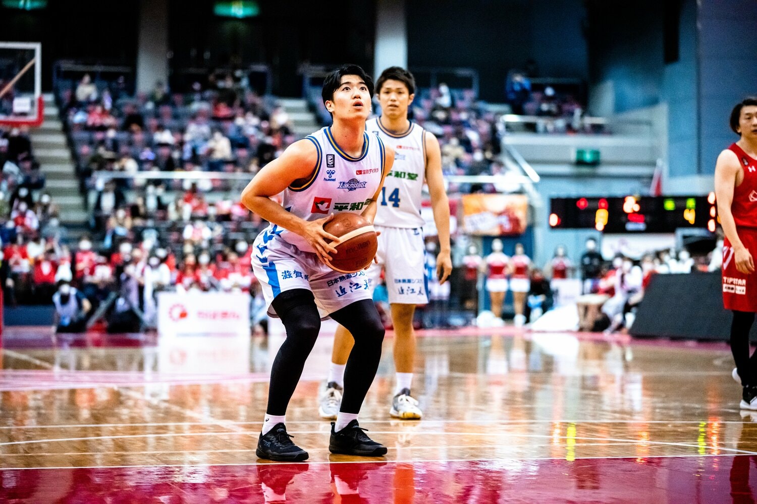 昨シーズンは筑波大在学中に特別指定選手としてプレーした、ルーキーの野本大智