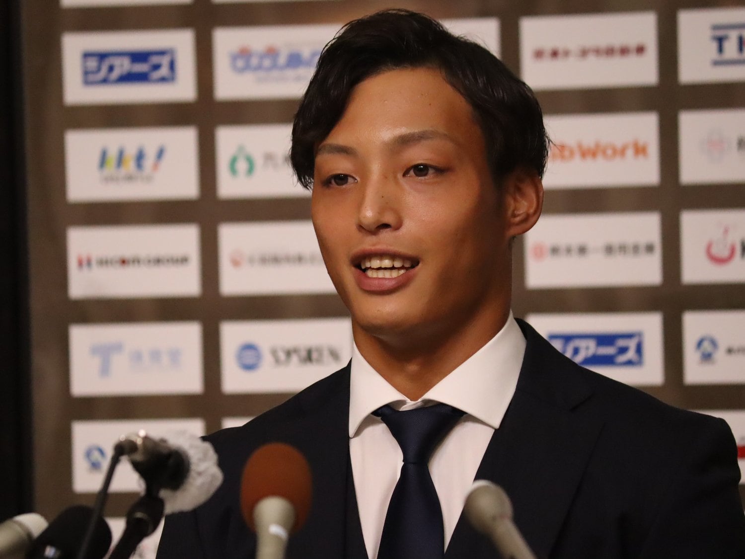 会見に臨んだ石森　©Kou Hiroo