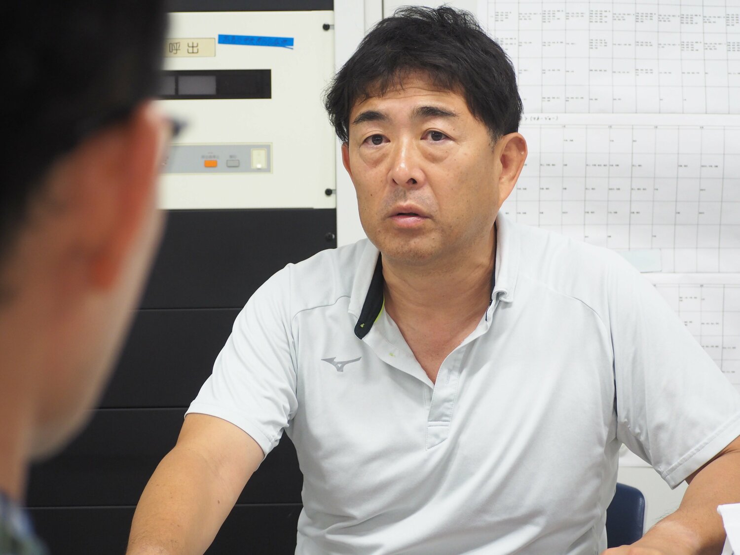 「そもそも雇用されているわけではないので“職務放棄”ではないと思うのだが…」と首を傾げながら、経緯を説明する平井氏　©Number Web