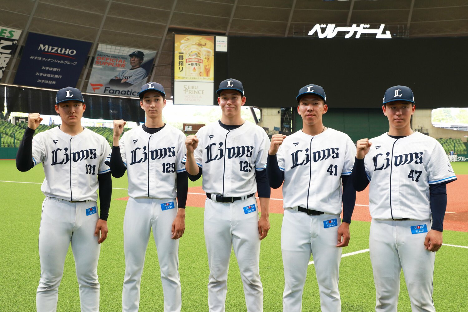 2024年入団同期の5投手。（左から）木瀬翔太、川下将勲、シンクレア・ジョセフ・孝ノ助、成田晴風、杉山遙希　©JIJI PRESS