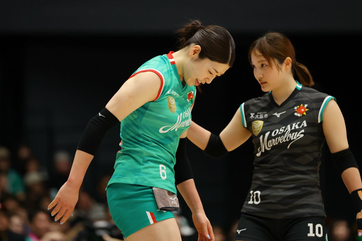 キャプテン田中に対し、リベロ西崎（右）も絶大な信頼を寄せる　©︎YUTAKA/AFLO SPORT