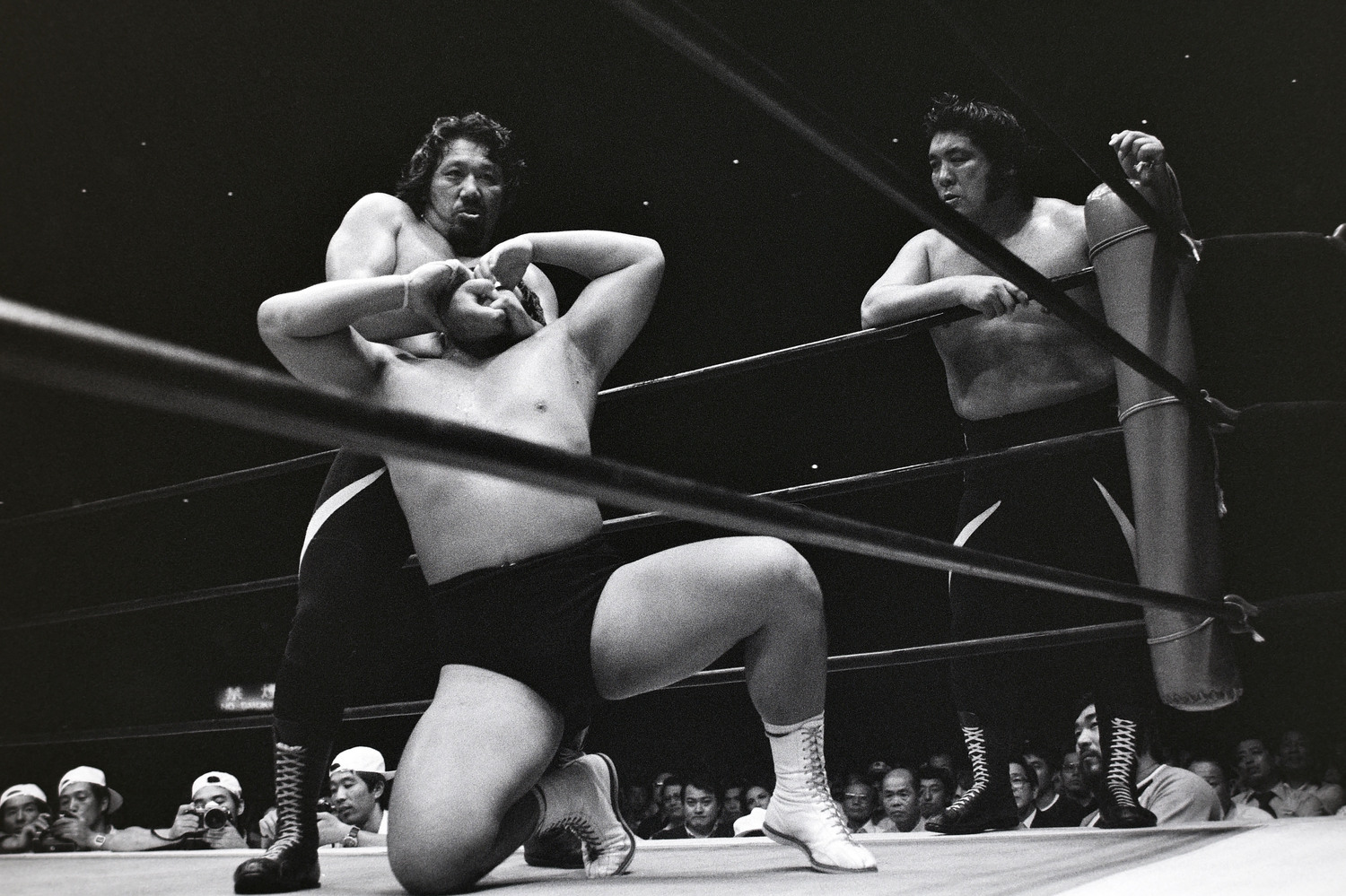 アメリカ時代から長くタッグを組んだ大熊元司（右）は、1992年12月に51歳の若さで亡くなった