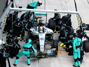 アレジやハッキネンの提案は正当か？F1における「無線」の意味を考える。