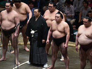 “孤独”をまとった昭和の大横綱。北の湖は大鵬を「オヤジ」と呼んだ。