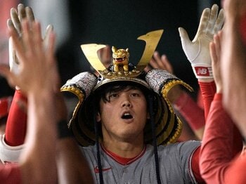 大谷翔平はなぜ6月に覚醒したのか？「グリップエンドの位置が変わった…」番記者が見たホームラン量産に至るまでの“数センチの変化”＜Number Web＞ photograph by Getty Images