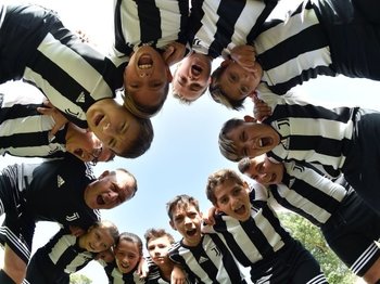 ドイツの育成現場で活躍する日本人サッカーコーチが提言　「夏休みはしっかりと休む」ことが子どもの上達を促す理由＜Number Web＞ photograph by Getty Images