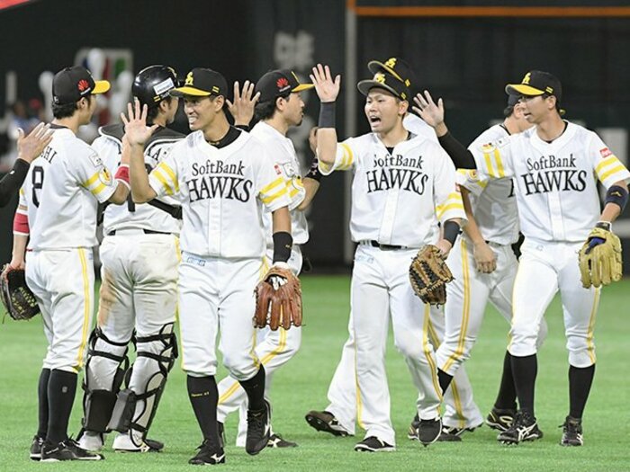 ホークス“突破0％”覆した無安打男。達川コーチの城所起用という大博打。＜Number Web＞ photograph by Kyodo News