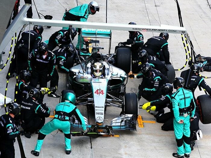 アレジやハッキネンの提案は正当か？F1における「無線」の意味を考える。＜Number Web＞ photograph by Getty Images