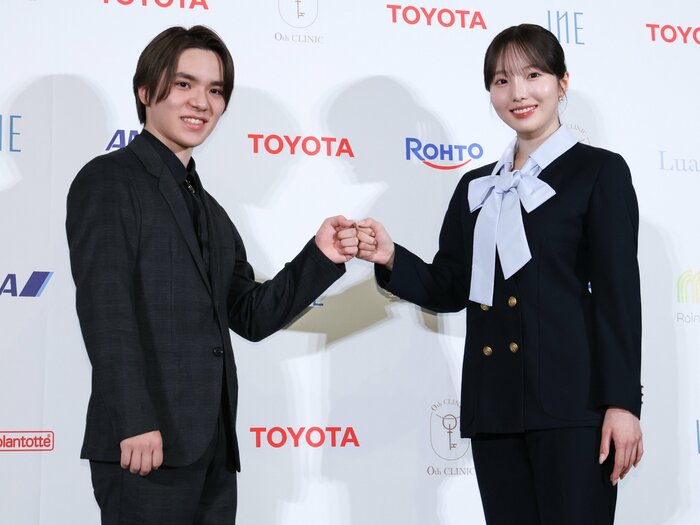 「カップル競技やってみたい？」かつて高橋大輔が宇野昌磨に質問した時の“意外な答え”…本田真凜とアイスダンス挑戦のウラに「互いへのリスペクト」＜Number Web＞ photograph by JIJI PRESS