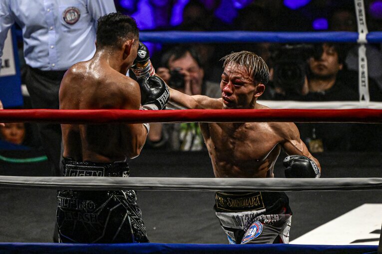 堤聖也vs.ノニト・ドネア。12月17日、両国国技館　©Takuya Sugiyama