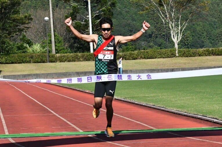 九州実業団毎日駅伝ではアンカーの大役を務め、ニューイヤー駅伝出場権獲得に貢献した ／ photograph by Hiramatsu Hospital