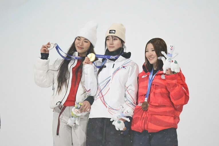 女子ハーフパイプ表彰台　©Nanae Suzuki/JMPA