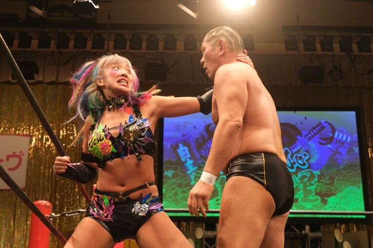 「スターダムをクビになって…」人気女子プロレスラーが初告白　ウナギ・サヤカ“超満員の自主興行”に密着して感じた「不思議な風格」(19)