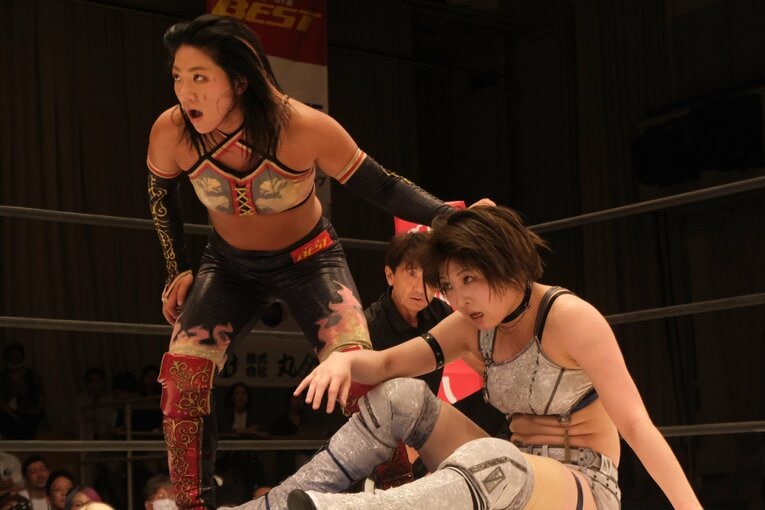 「見栄えなんて関係ない」人気女子レスラー・安納サオリが見せた“底知れないタフさ”…岩田美香戦前、母親に告げられた「勝つまで帰ってくるな」(32)