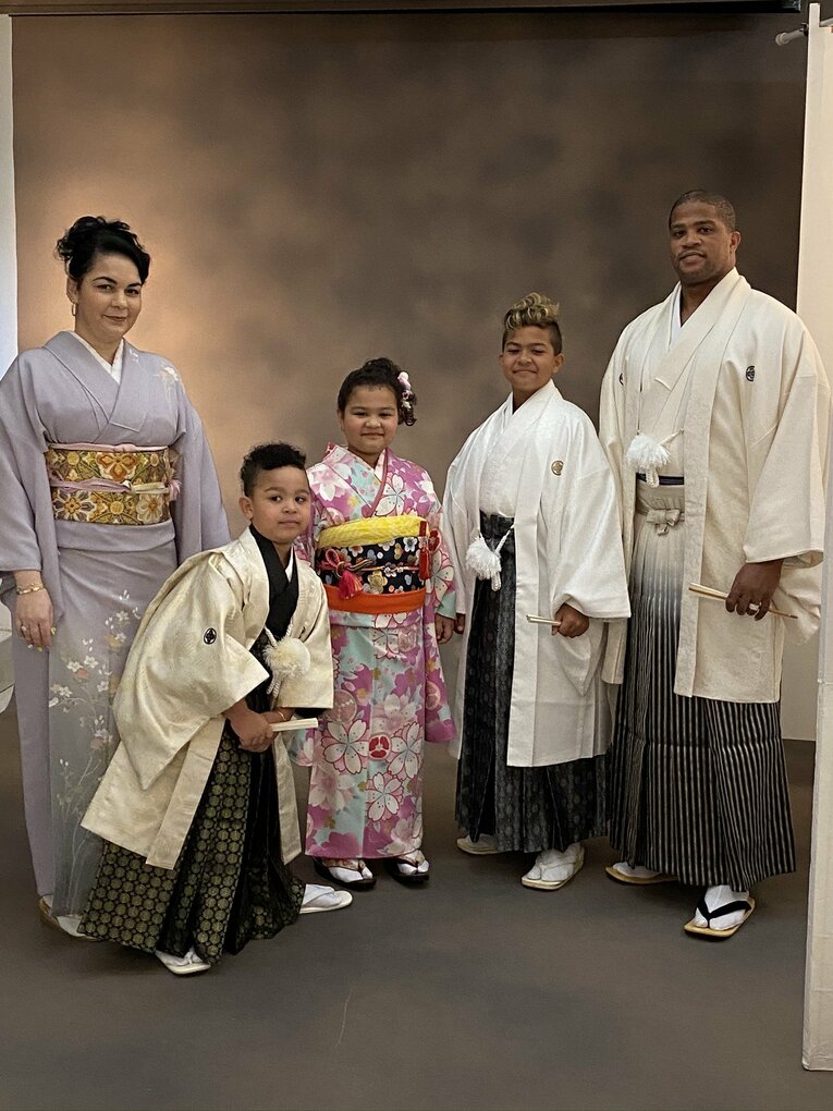 全員着物姿のビシエドファミリー（本人提供）