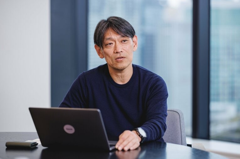 ソフトバンク サービス企画本部・スポーツ企画2部部長の星川智哉氏。「AIスマートコーチ」の立ち上げから携わる ／ photograph by Kiichi Matsumoto