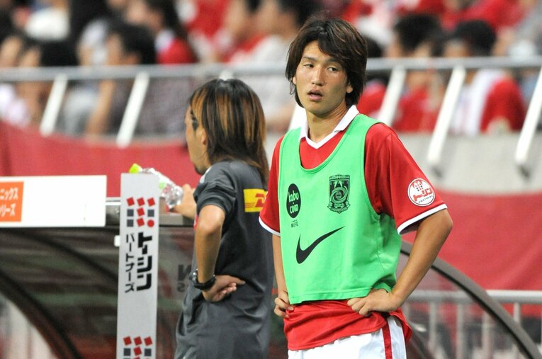 出場機会を待つ当時19歳の原口元気（2010年）©︎Mami Yamada