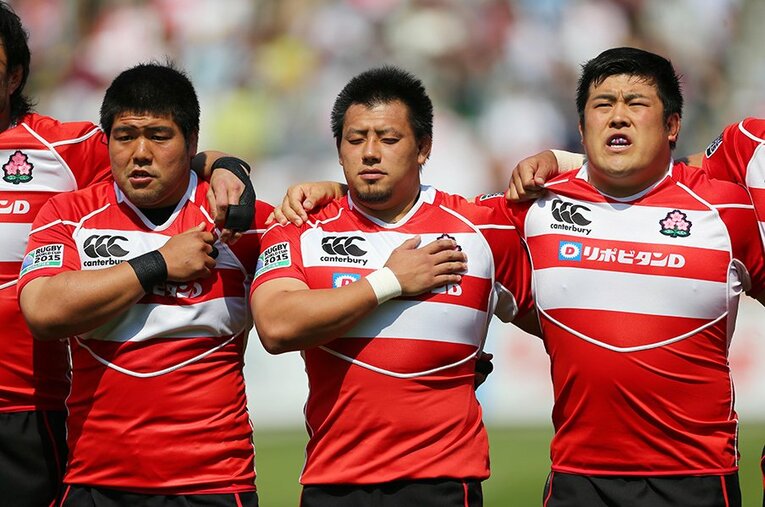 ラグビー界を牽引してきた先輩の引退を悲しんだ畠山（左）。フッカー湯原（中央）とはポジションも近いこともあり、若い頃から苦楽を共にしてきたという。 ／ photograph by AFLO SPORT