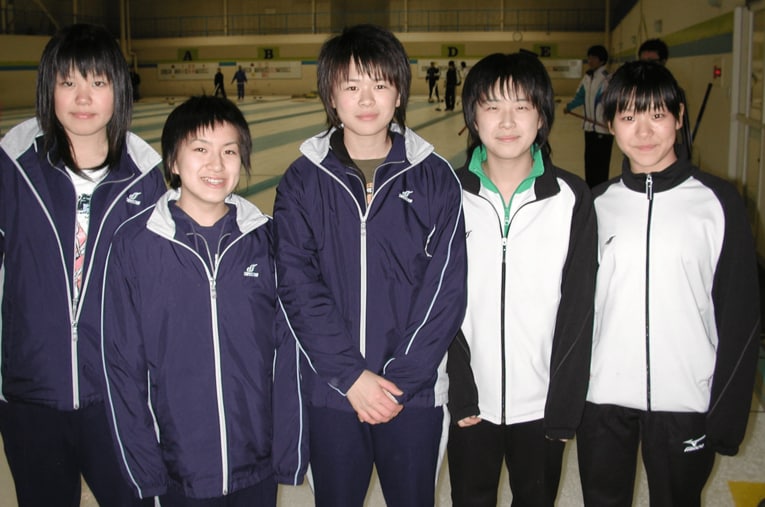 日本選手権で3位に入った際のチーム常呂中学校。鈴木夕湖（左から2人目）、小野寺佳歩（中央）、吉田知那美（右端）がともに戦った ／ photograph by Denshobato
