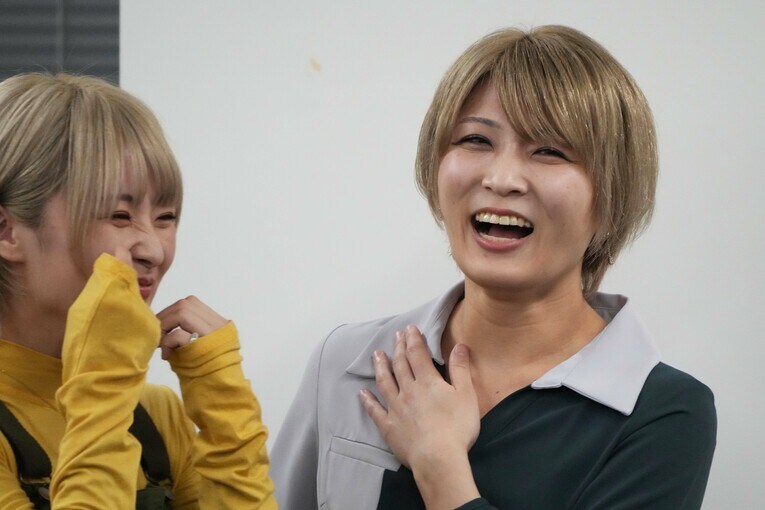 取材に応じる安納サオリ　©Essei Hara