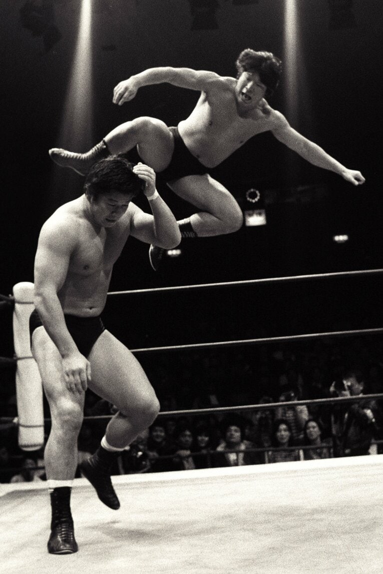 1982年12月19日、後楽園ホール。藤波辰巳のWWFインターナショナル・ヘビー級王座に挑んだ木村健悟　©Essei Hara