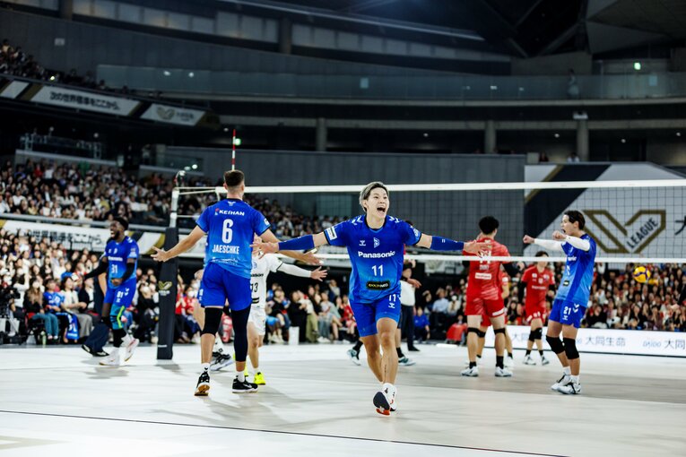 開幕戦で王者サントリーサンバーズ大阪にストレート勝ちを収めた大阪ブルテオン　©︎Kiichi Matsumoto