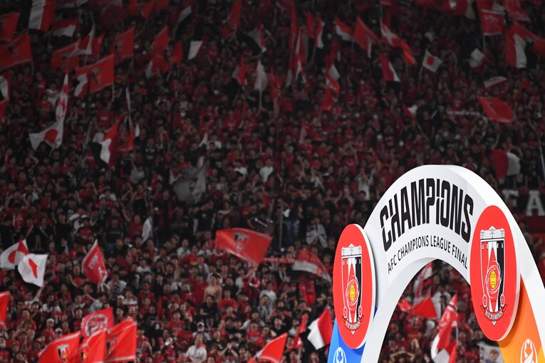 表彰式直前、歓喜に沸く埼玉スタジアム