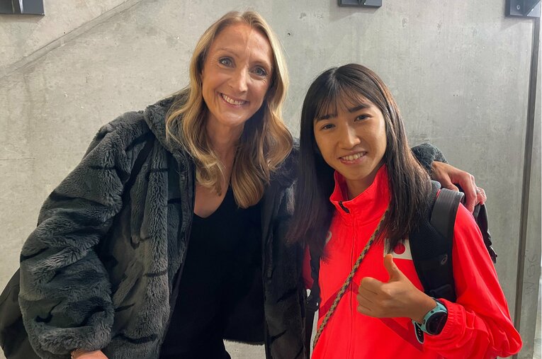 世界室内陸上選手権3000mでアジア新記録（8分36秒03）を樹立し、8位入賞を果たした田中希実とマラソン世界記録保持者のポーラ・ラドクリフ ／ photograph by Ayako Oikawa