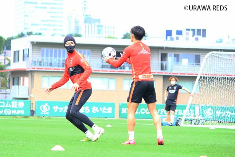 大槻監督が明かす浦和のコロナ対策。在宅トレに専用マスク、選手のケア。(12) ／ photograph by URAWA REDS