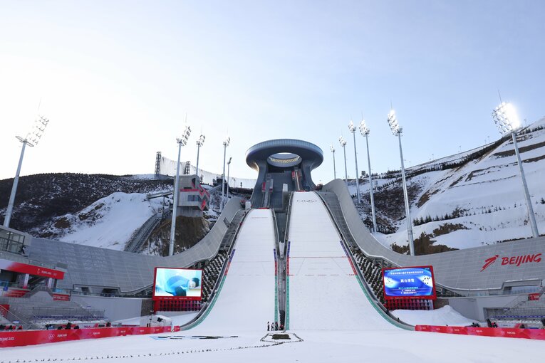 中国・河北省張家口市の国家スキージャンプセンター　©JMPA