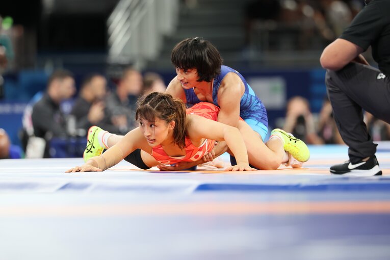 レスリング女子50kg級1回戦、須崎優衣vs.ビネシュ・フォガト　©Kaoru Watanabe/JMPA