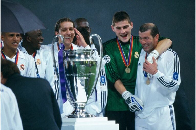 2001-2002UEFAチャンピオンズリーグでタイトルを手にしたジダン（レアル・マドリード時代） ／ photograph by Kazuaki Nishiyama