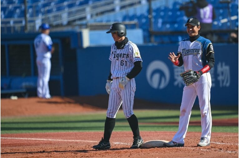 《異例の戦力外通告》が続く終盤戦と浅尾拓也を抜いたヤクルト3年目ドラ1・清水昇の日本新「48ホールド」 〈週刊セパ記録〉(28)