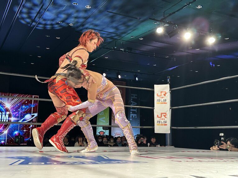 1月のデビュー戦では舞華と対戦