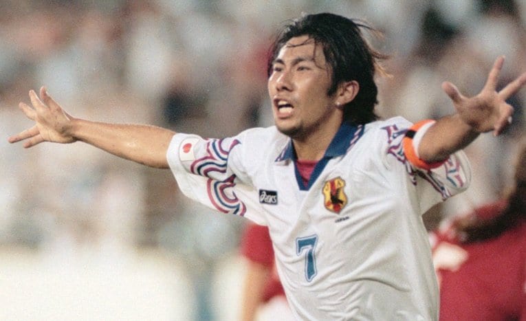 第3戦のハンガリー戦（3-2）で、後半ロスタイムに劇的な決勝ゴール。前園はこの日2点の活躍。しかし得失点差で決勝トーナメント進出はならなかった　©KYODO　