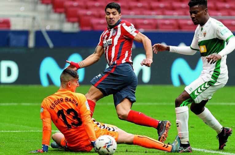 20−21シーズンのスアレスは32試合に出場して21ゴール。得点ランクはメッシ、ベンゼマ、モレノに次いで、リーガ4位だった ／ photograph by L’Équipe