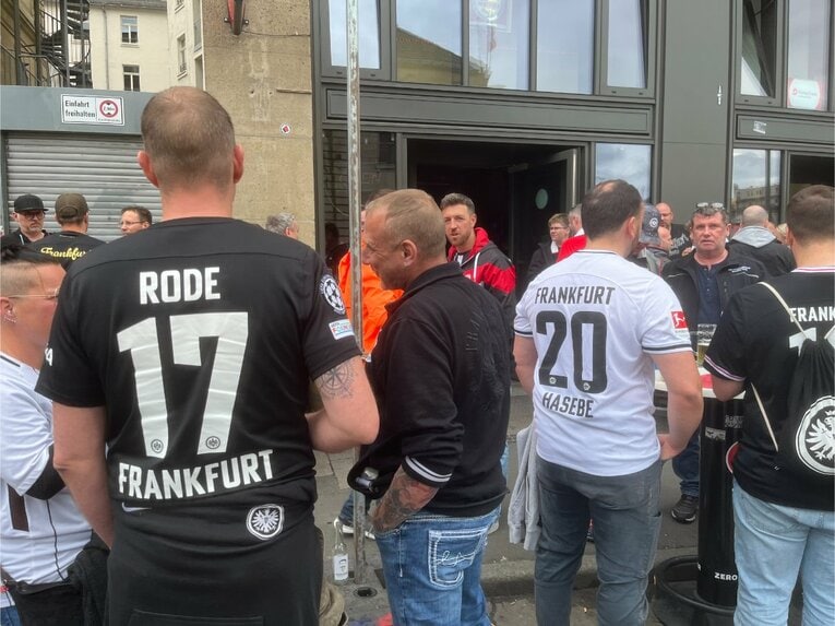 【長谷部誠ラストゲーム現地探訪】ユニフォーム姿のファンが　©Yusuke Mimura