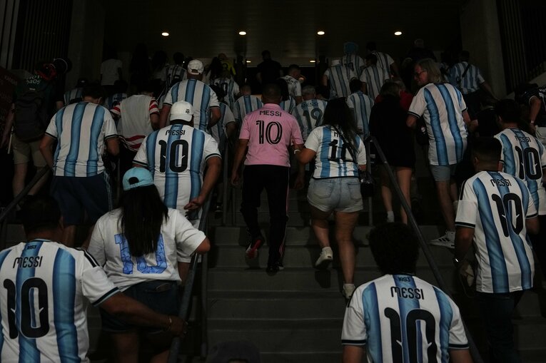 圧倒的人気の「MESSI」の10番ユニフォーム　©Masashi Hara