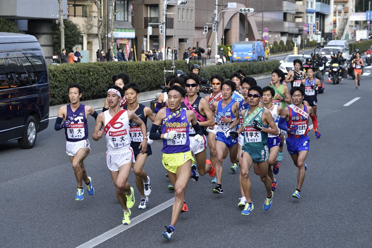 1年目の92回大会で1区を走った湊谷（集団後方）だが、16位と力を出せなかった　©Hirofumi Kamaya