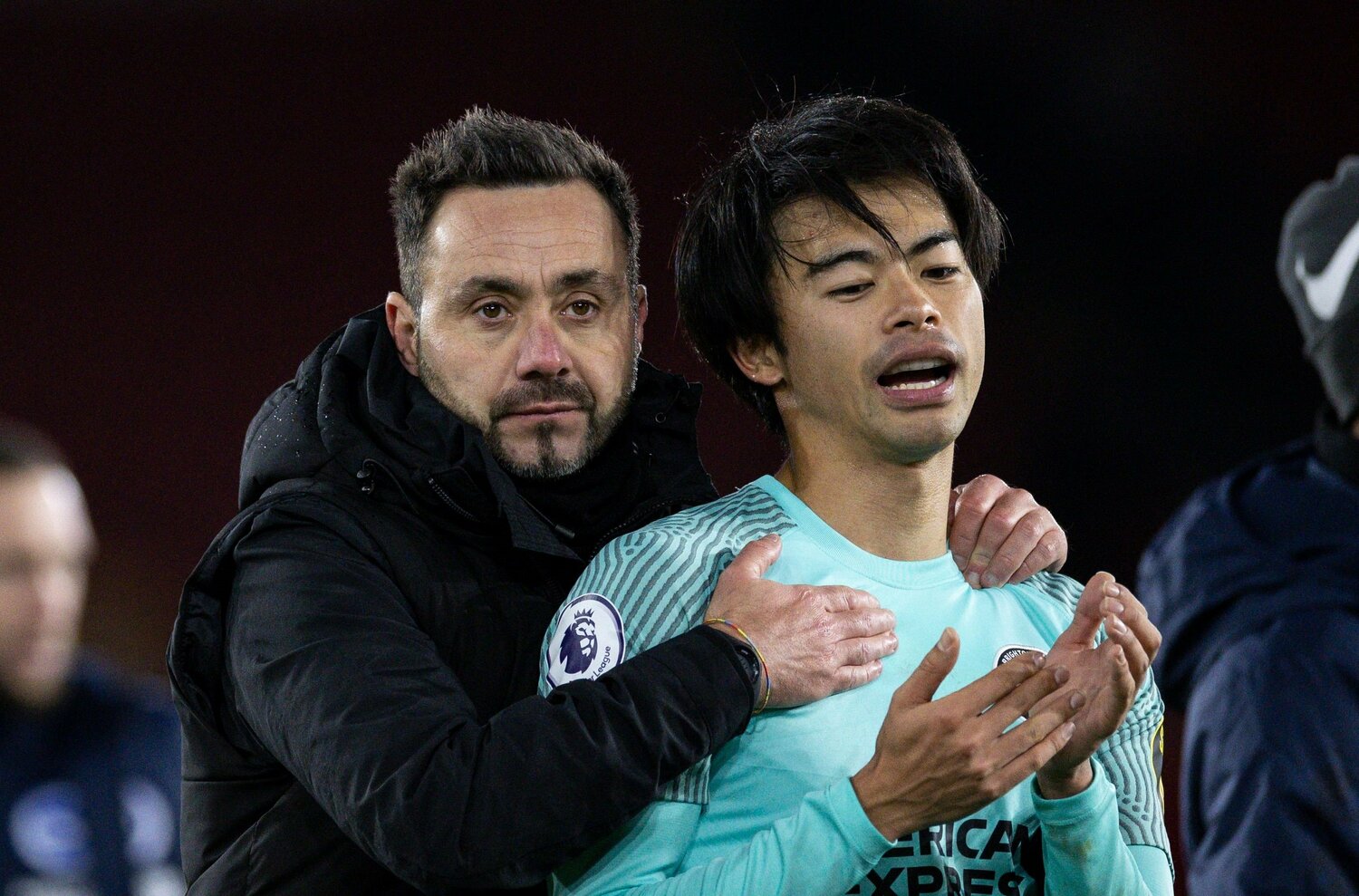 ブライトンで初の先発フル出場。試合後にデゼルビ監督も三笘に歩み寄り、満足そうな表情を浮かべた　©AFLO