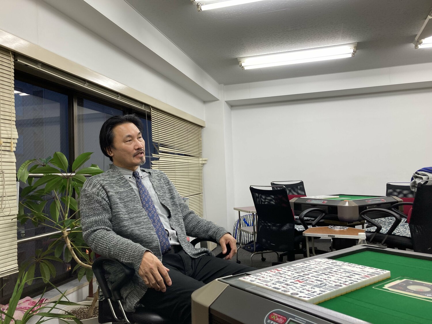 インタビューに応える加藤哲郎氏　©Number Web