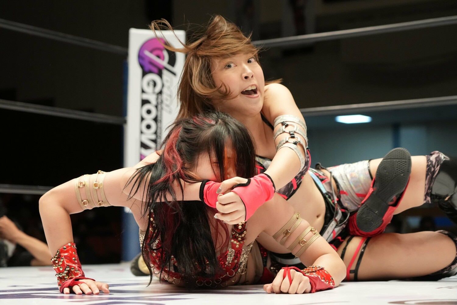 9月12日の林下詩美との対戦では、バラの花を差し出して奇襲を仕掛けた