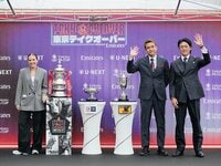 《エミレーツFAカップトロフィーツアー》FAカップを知る稲本潤一と李忠成が語る「熱狂を生み出す最も歴史のあるサッカー大会の魅力」