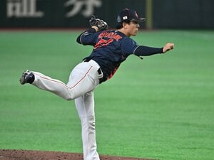 マウンドでは「哲学者」、取材対応は「超律儀」…侍ジャパン“お茶たてポーズ”も話題の26歳右腕の素顔　高校の恩師が明かす「優等生ではない」意外な一面