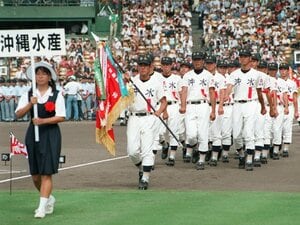 「暴力、いじめ、窃盗…何でもあり」“甲子園準優勝の名門”沖縄水産の崩壊「設備はボロボロ…部費の横領事件も」“立て直しに尽力”元監督が驚愕した実態