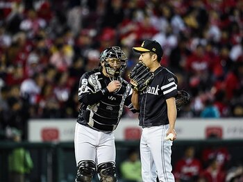 甲斐キャノンの力を数字で知りたい。「二塁送球1.8秒」の出所はどこか。＜Number Web＞ photograph by Nanae Suzuki