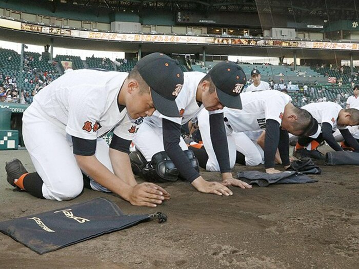 甲子園に出るための「外人部隊」と呼ばれて。越境入学は是か非か。<Number Web> photograph by Kyodo News