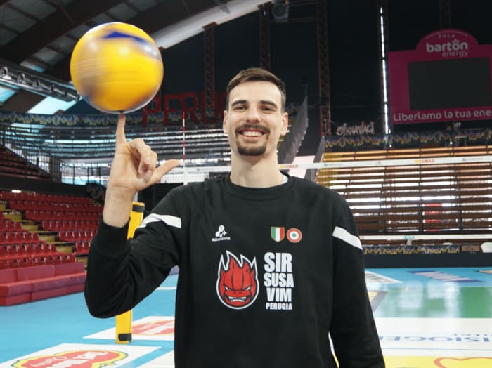 男子バレー“パリ五輪の悲劇”から1年…因縁イタリア主将が今明かす“日本に逆転勝ち”した日「試合直前、仲間にこう伝えたんだ」＜Number Web＞ photograph by Takashi Yuge